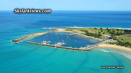 marina, turquoise water