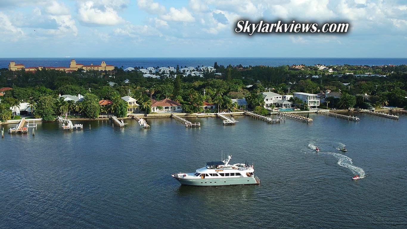 motoboat, jetskis, houses with jetty