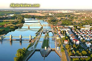 Blick über die Mainschleuse Kostheim